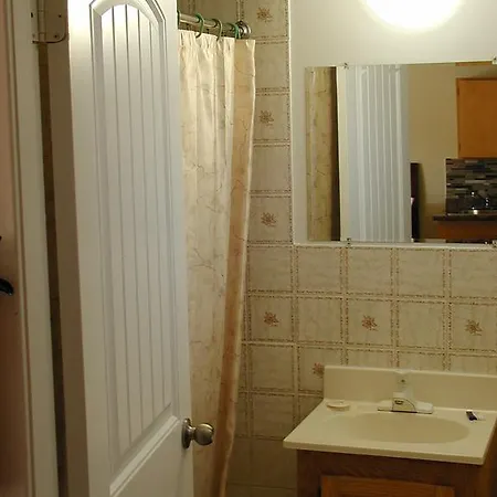 Almo Court Motel Cranbrook Room photo