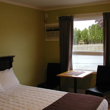 Almo Court Motel Cranbrook Room photo