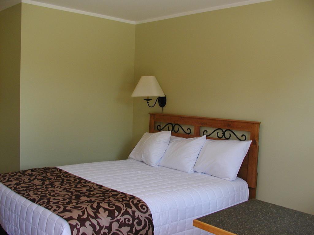 Almo Court Motel Cranbrook