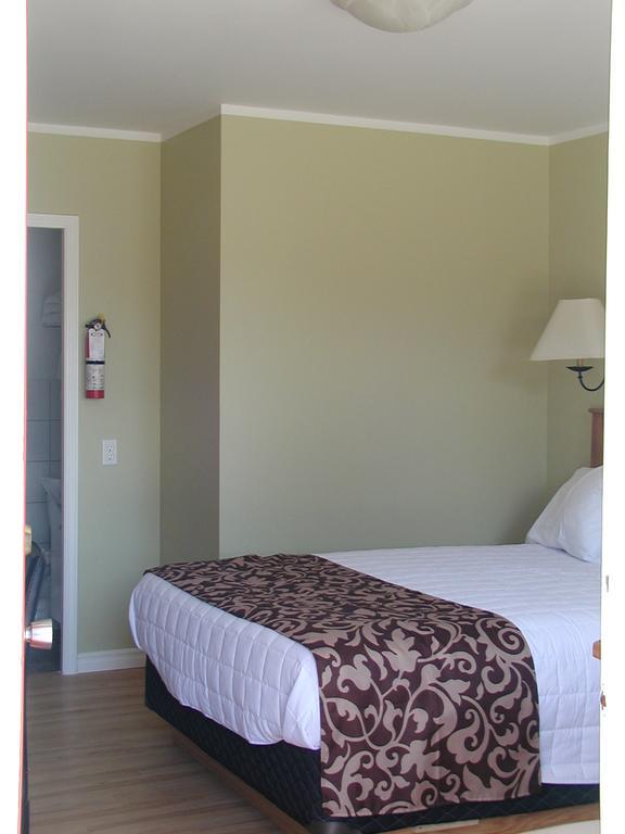 Almo Court Motel 3*